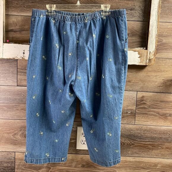 Classic Element Petite Ladies Jeans,Size XLP,Blue with Small Embroidered Flowers - Picture 8 of 10